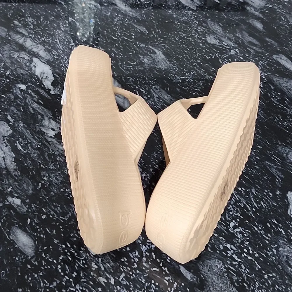 BRAND NEW BEBE PUFFI WOMEN'S PLATFORM SANDAL
